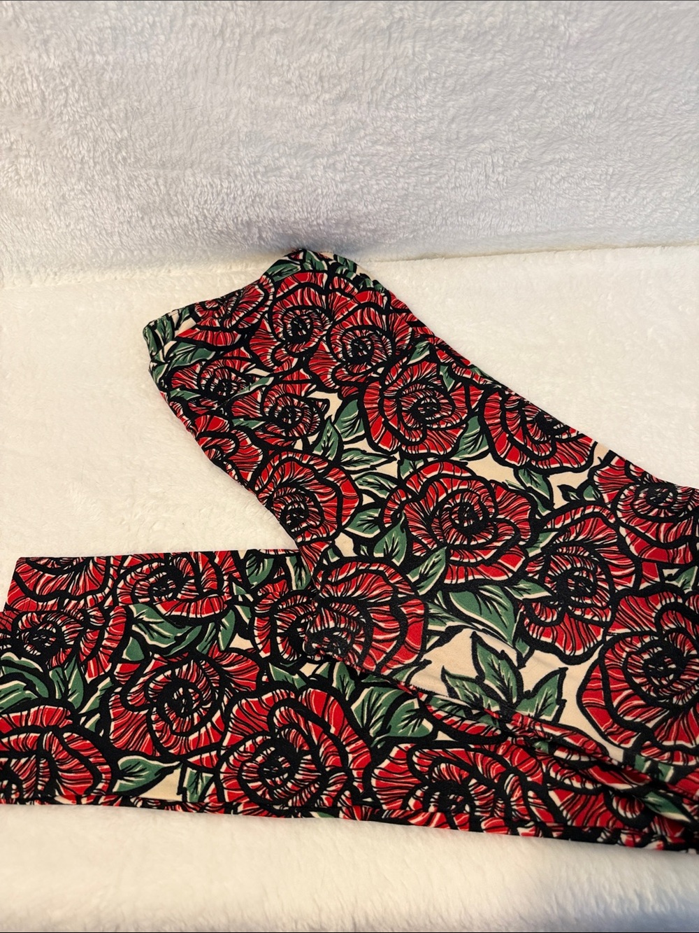 Disney LuLaRoe “Beauty & the Beast” Rose Print Leggings